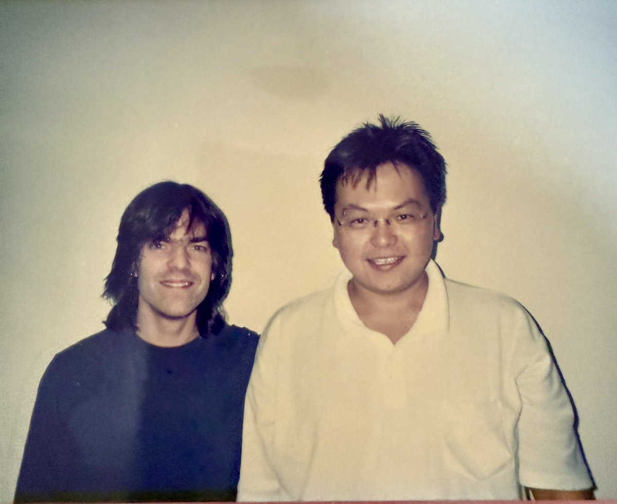 penta65's tweet image. 帰国してからしばらくは通訳の仕事とかしてた。
憧れの人と一緒に。
多分93〜4年くらい。

#アルバム整理 #myhero #littleshoes