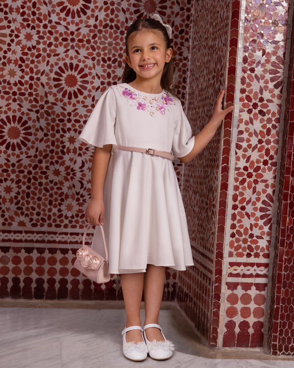 maxfashionMENA's tweet image. Made to match.
From flowing dresses to modern sets, these coordinated pieces bring soft pink and crisp white together.
Made for mothers and daughters to match this Ramadan.

#MaxFashion #RamadanCollection #IftarLooks #SuhoorLooks #Abaya #Kaftans