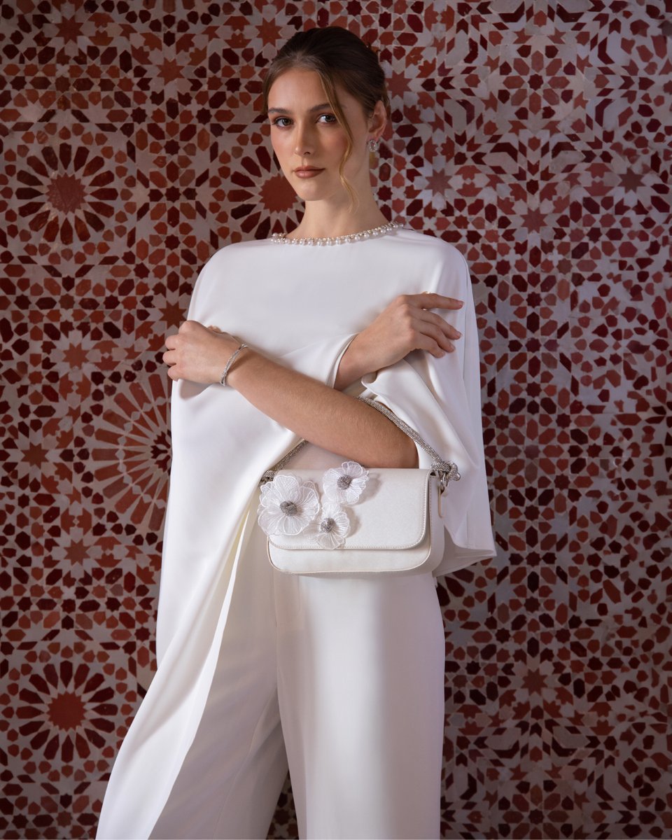 maxfashionMENA's tweet image. Made to match.
From flowing dresses to modern sets, these coordinated pieces bring soft pink and crisp white together.
Made for mothers and daughters to match this Ramadan.

#MaxFashion #RamadanCollection #IftarLooks #SuhoorLooks #Abaya #Kaftans