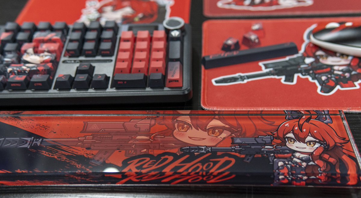 이번 서코에서 출시되는 레드후드 풀세트입니다
구성은 (독거미 F108Pro + 레드후드104키캡 + 마우스패드1종 + 마우스 + 팜레스트 + 키캡키링) 구성입니다
구성품의 단가변경으로 이번 풀세트 단가는 230,000원 입니다 감사합니다.