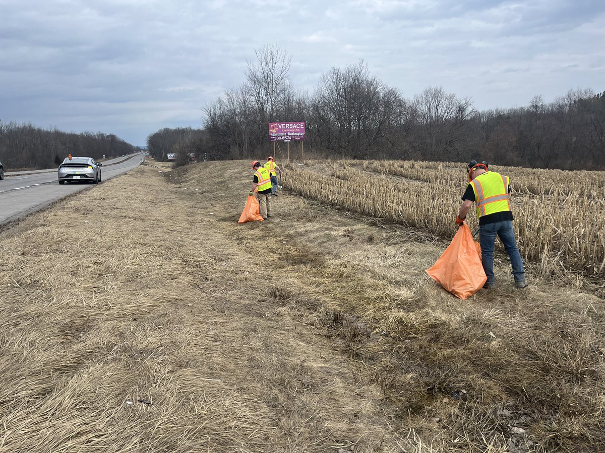 Crews in Rome worked on roadside trash clean up along NY 365 this week. When the snow melts we all see months of trash accumulation along the roads. Don’t be a litterbug, wait to toss your trash at an appropriate location. #WorkZoneSafety