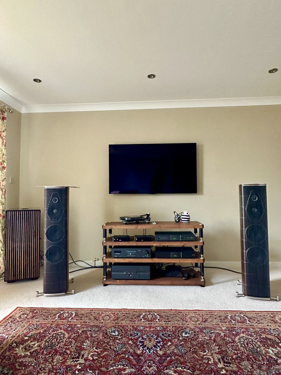 hifilounge's tweet image. Seems to be all REL Acoustics at the moment, just installed another 212 Black Label into a system bought from us other the years, as ever it took the system to another level improving not only the low end but the mids and imaging👌

#hifi  #subwoofer #aidiophile #audio #lovemusic