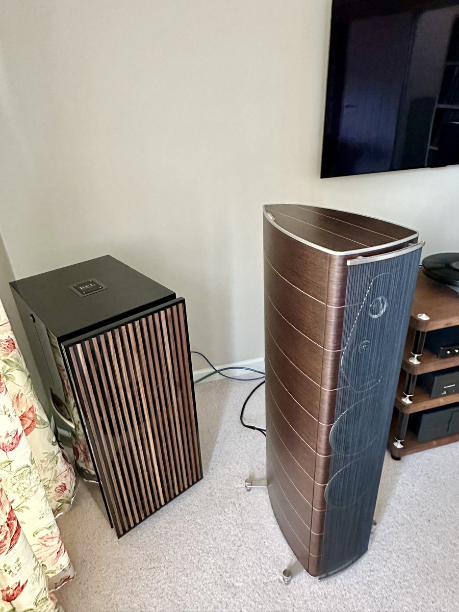hifilounge's tweet image. Seems to be all REL Acoustics at the moment, just installed another 212 Black Label into a system bought from us other the years, as ever it took the system to another level improving not only the low end but the mids and imaging👌

#hifi  #subwoofer #aidiophile #audio #lovemusic