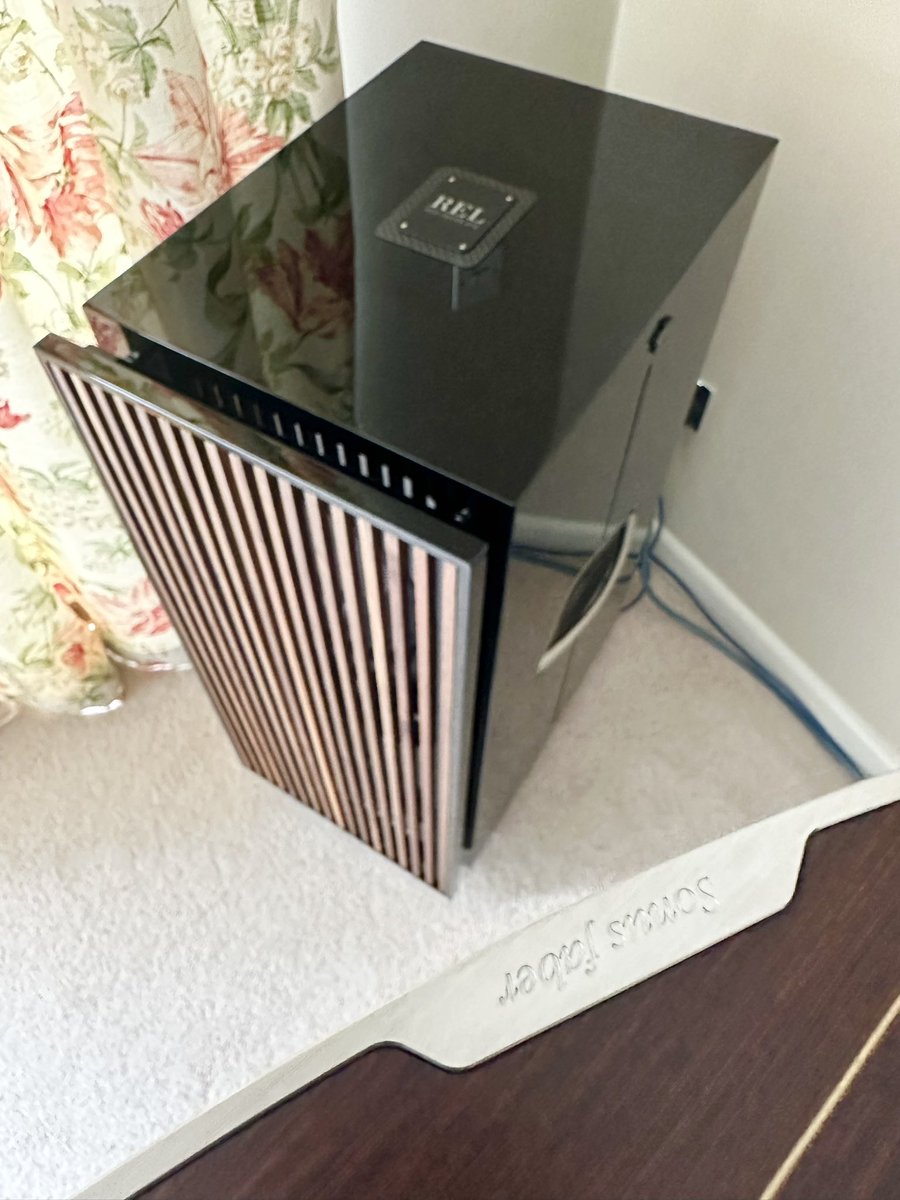 hifilounge's tweet image. Seems to be all REL Acoustics at the moment, just installed another 212 Black Label into a system bought from us other the years, as ever it took the system to another level improving not only the low end but the mids and imaging👌

#hifi  #subwoofer #aidiophile #audio #lovemusic