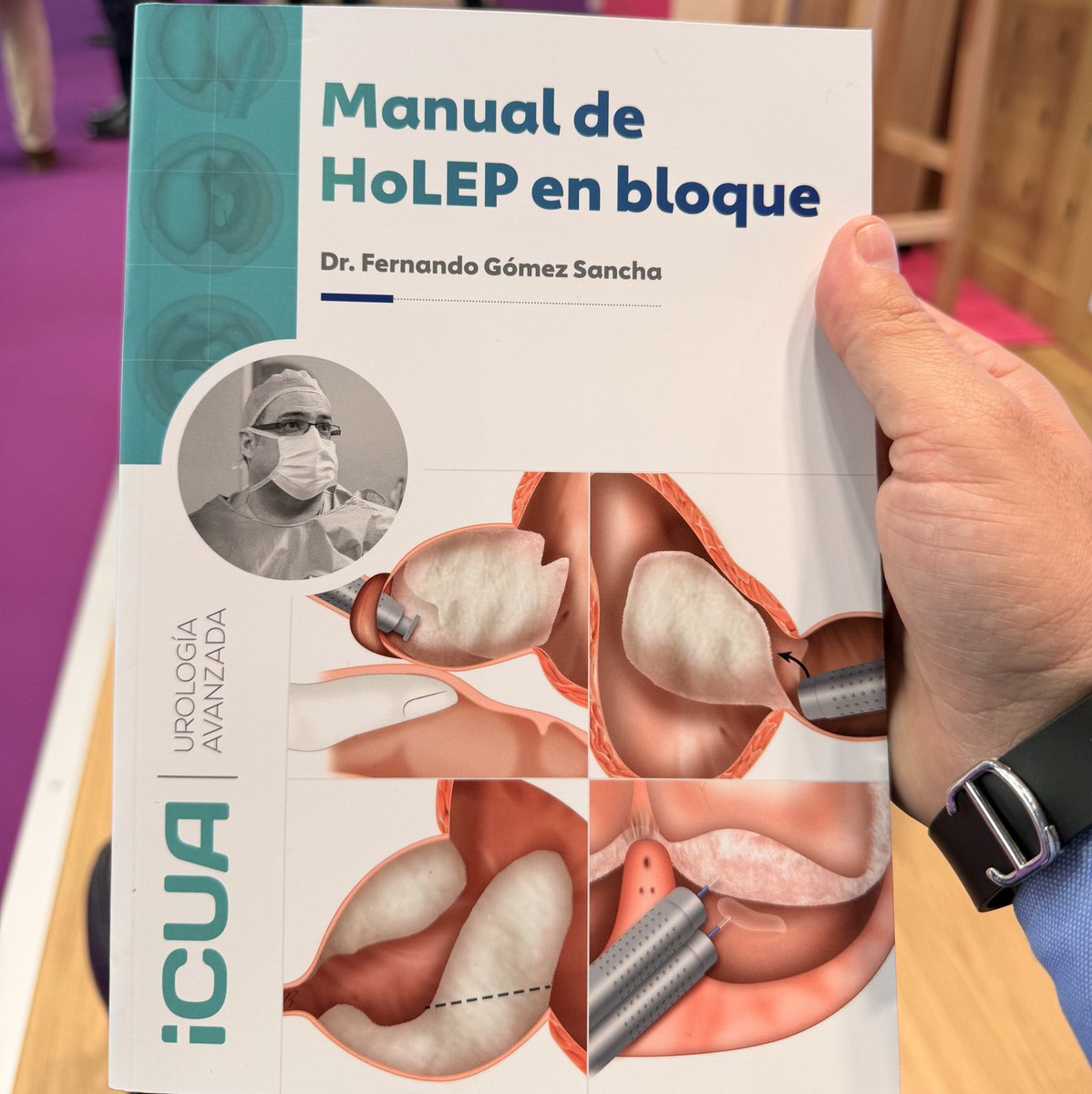 UroBruce's tweet image. Very happy to have the first 🥇signed copy of the HOLEP manual in block form by Dr. Fernando Gomez Sancha, a nice souvenir from 📍London 🇬🇧 
#EAU26 

#holep #aeep #eep
