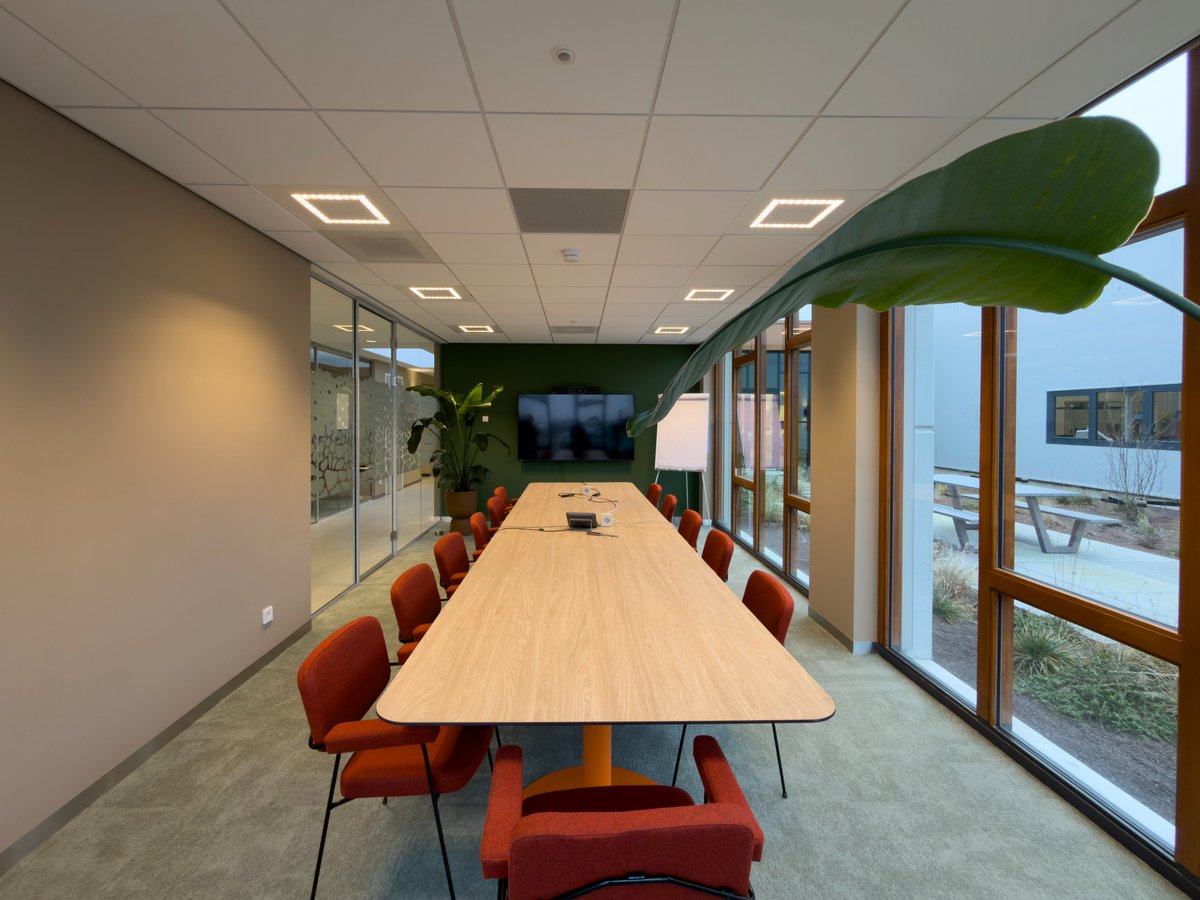 Atomislighting's tweet photo. Prachtig project afgerond bij KWS Vegetables Netherlands B.V. in Andijk! Samen met Van der Laan realiseerden we een lichtoplossing die functionaliteit, sfeer en design perfect combineert. https://t.co/Syrd7tSAYG