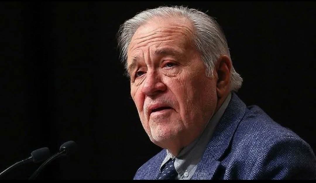 Değerli Türk tarihi hocamız,  değerlendirmeleri, büyük çoğunluk tarafından aranan ve takdirle karşılanan, kendine has üslubu ile günümüze damgasını vuran Prof Dr İlber ORTAYLI hocamıza yüce Allah'tan rahmet  ailesi ve sevenlerine baş sağlığı diliyorum. Mekanı cennet olsun.