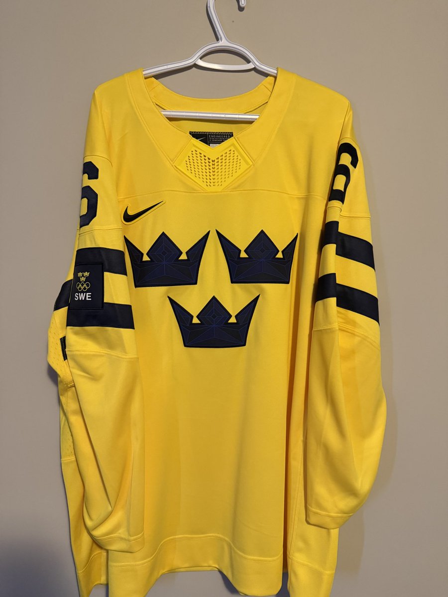 One more for the Broberg jersey collection which now stands at 8. Love this one.
