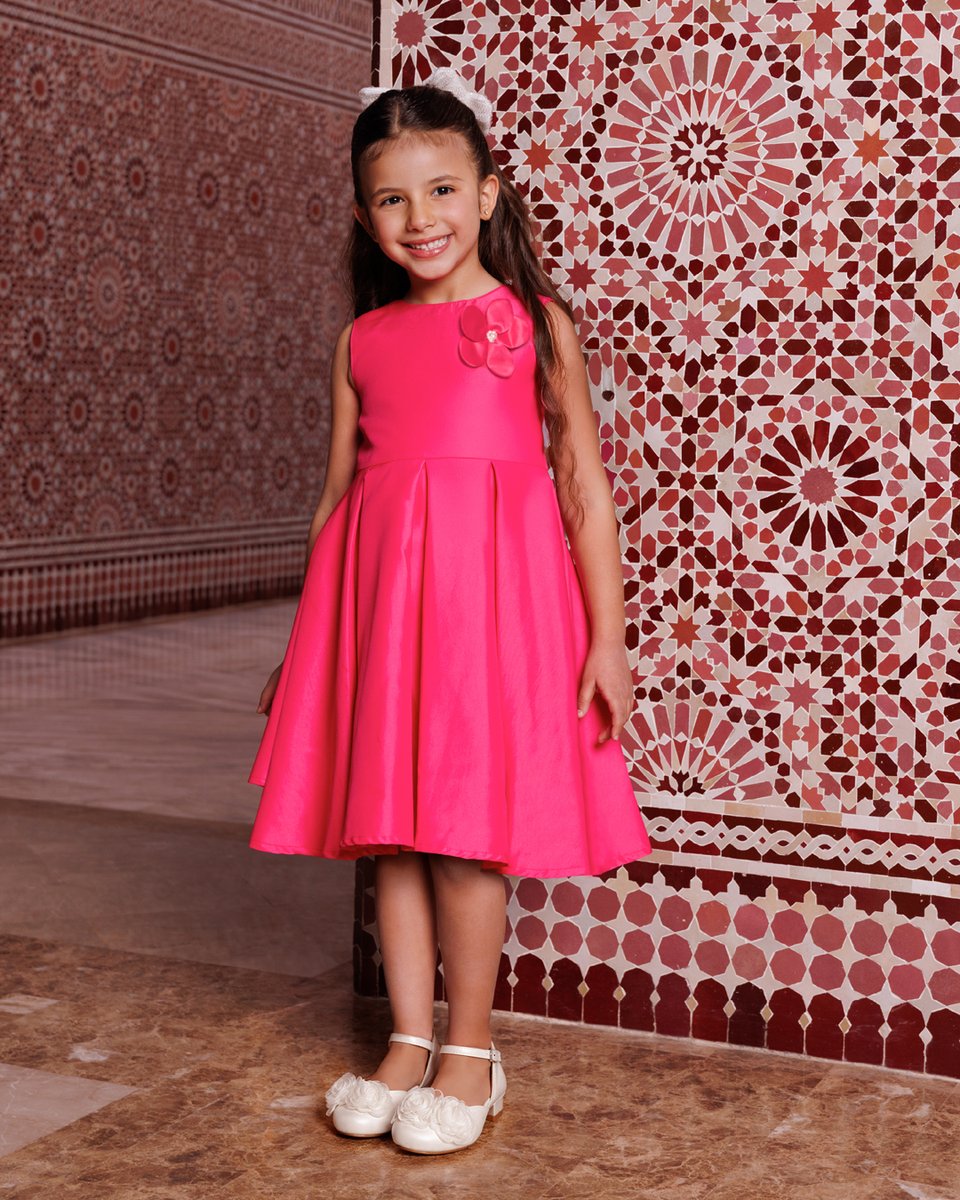 maxfashionMENA's tweet image. Made to match.
From flowing dresses to modern sets, these coordinated pieces bring soft pink and crisp white together.
Made for mothers and daughters to match this Ramadan.

#MaxFashion #RamadanCollection #IftarLooks #SuhoorLooks #Abaya #Kaftans