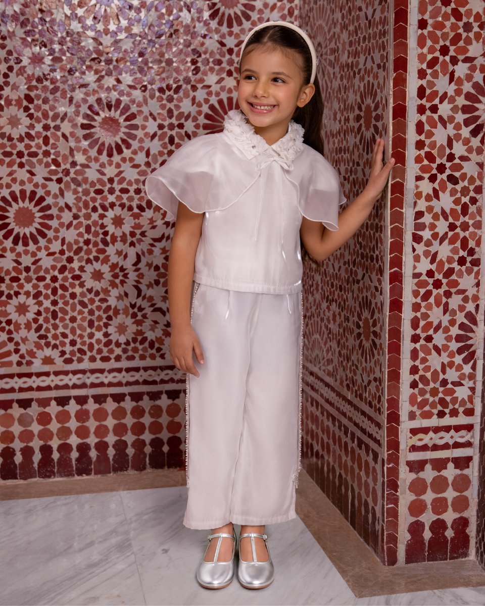 maxfashionMENA's tweet image. Made to match.
From flowing dresses to modern sets, these coordinated pieces bring soft pink and crisp white together.
Made for mothers and daughters to match this Ramadan.

#MaxFashion #RamadanCollection #IftarLooks #SuhoorLooks #Abaya #Kaftans