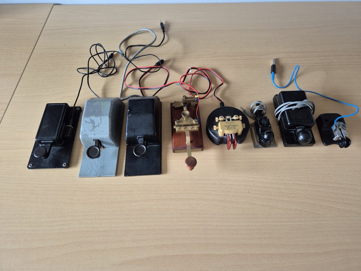 PE1RDP's tweet image. And I promised her not to start another collection.....

#hamradio #hamr #AmateurRadio #RadioAmateur #Radio #CW #CW4EVER #morse #key #collection