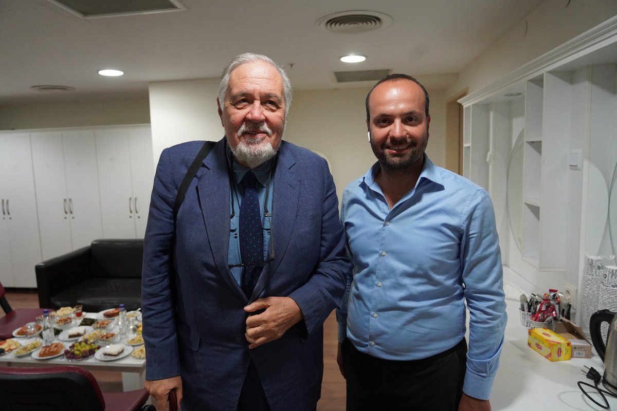 Bir tarih, tarihe altın harflerle yazıldı. 
Prof. Dr. İlber Ortaylı hocamızı kaybettik. 

Ulusumuzun başı sağ olsun.