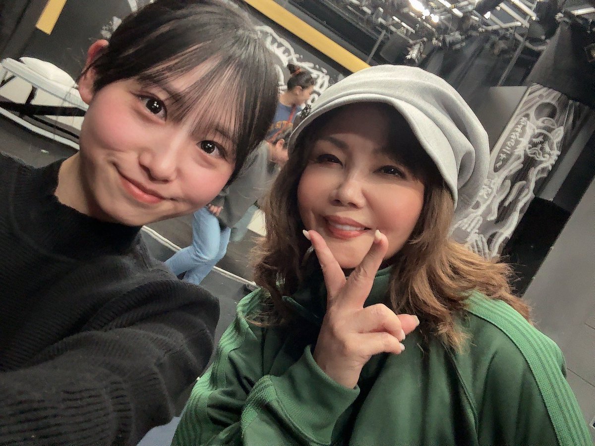 yuriaa_2525's tweet photo. #熟年団
#いやですわ

熟年団1回目に続き今回も☺️

ほんと面白すぎた😳ずーっと笑いっぱなしでラストは面白すぎて笑い止まらず涙止まらず😂
菜摘さん最高すぎました🥹

千穐楽はチケット完売みたいですが明日の公演はまだあるみたいなので是非！！

グッズのかわいいハンカチもゲット😍 https://t.co/4nff17GSab