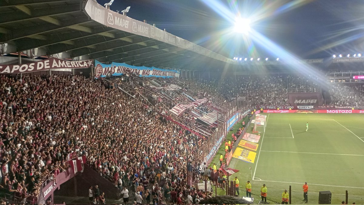 hugodegerli14's tweet photo. Una de las populares mas grandes del Continente, capacidad para mas de 16.000 personas.
Al Granate lo hace grande su gente. https://t.co/yTiCSwW99N