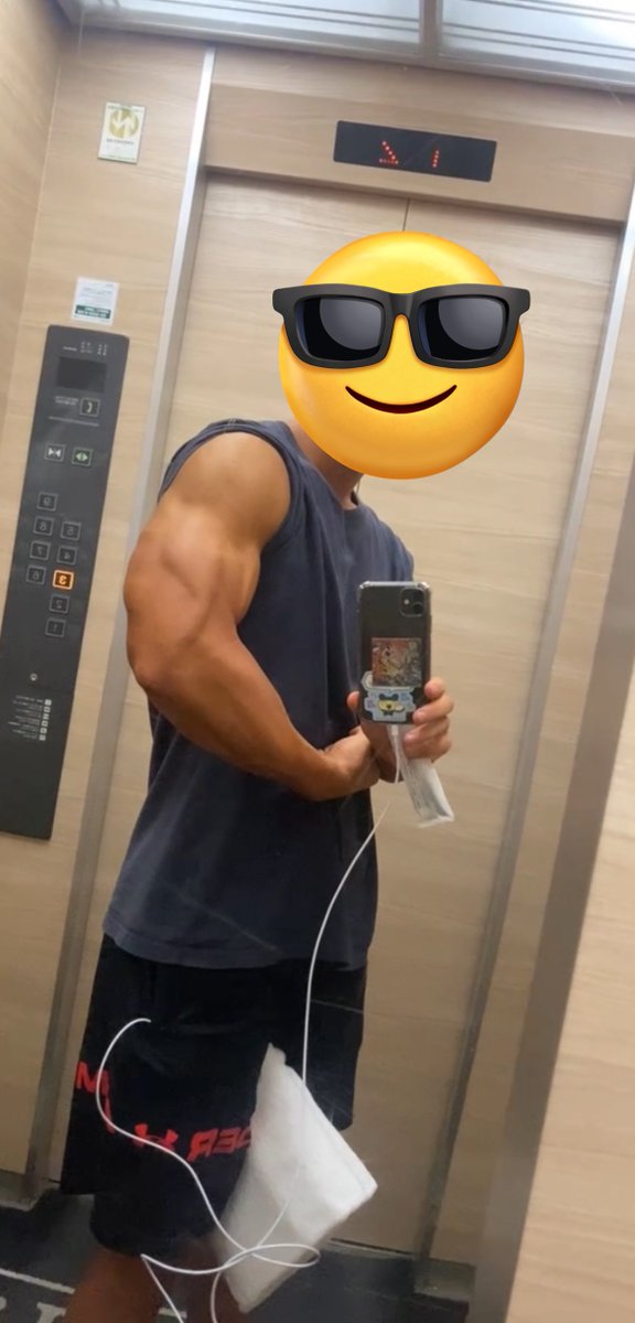 よよよ tweet media