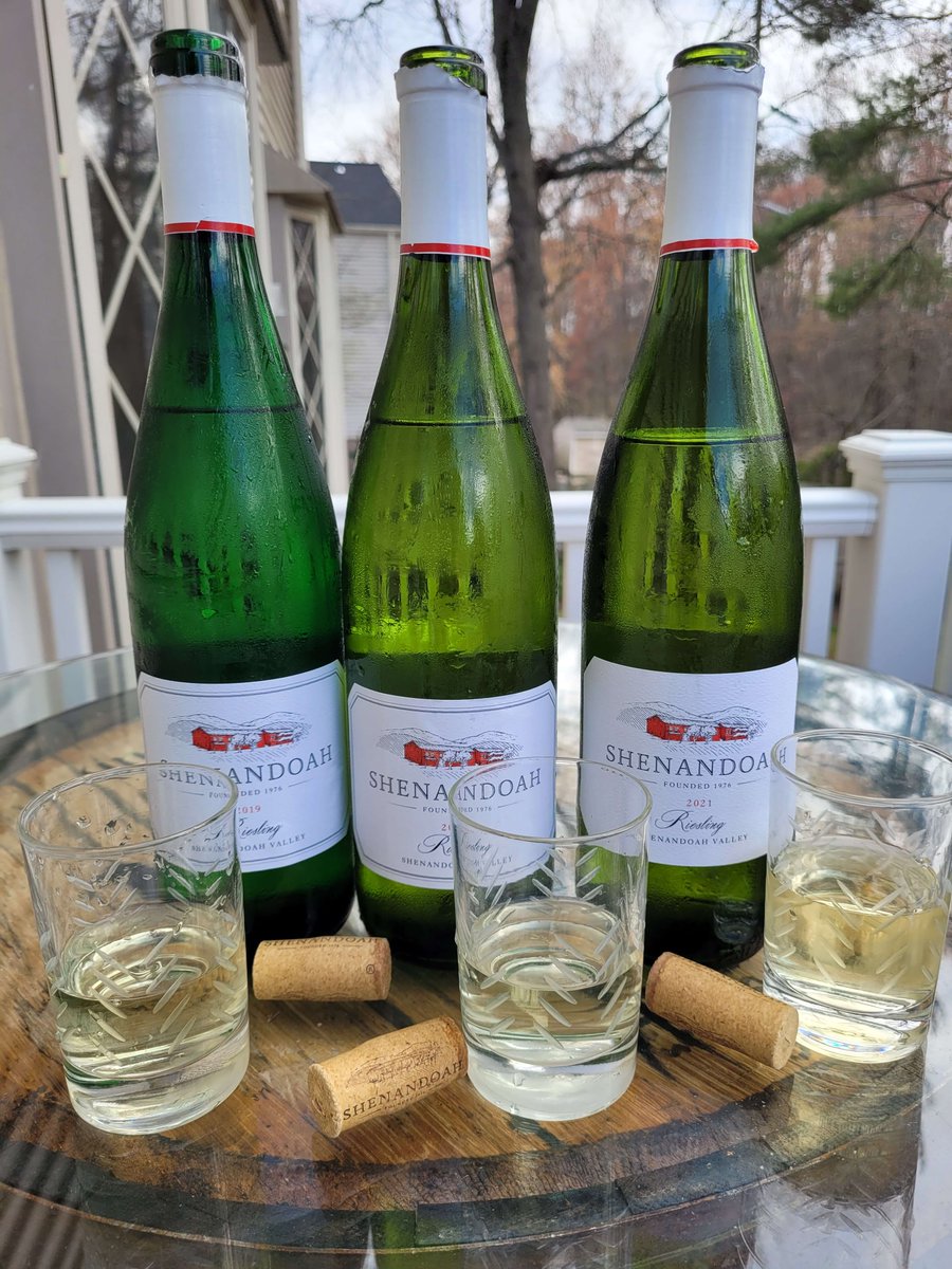 winecompass's tweet photo. Happy International Riesling Day. Virginia's Shenandoah Valley has a suitable climate for this cool climate grape. 

https://t.co/oRbD4L2Dfl

#internationalrieslingday #rieslingday #terrior #underthebevfluence #riesling https://t.co/vgMtal3YZr