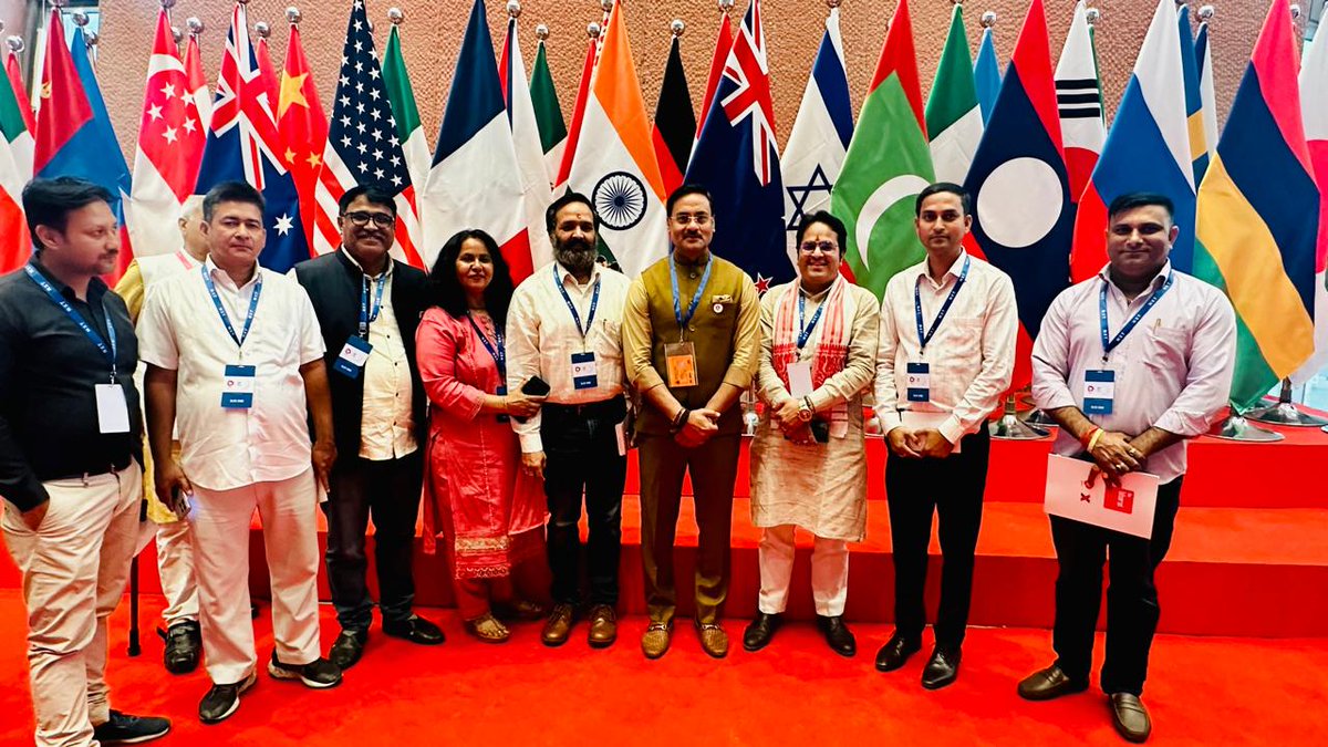 avdhaish's tweet photo. NXT Conclave में प्रधानमंत्री श्री @narendramodi जी का राष्ट्रहित का संबोधन सुनने का अवसर प्राप्त हुआ ।
कार्यक्रम में #NXTConclave @NewsX के MD @Kartiksharmamp जी,भाजपा राष्ट्रीय प्रवक्ता @Shehzad_Ind जी,भारतीय अंतरिक्ष यात्री शुभांशु शुक्ला ( @gagan_shux )जी से सप्रेम भेंट की।
#NXTConclave2026