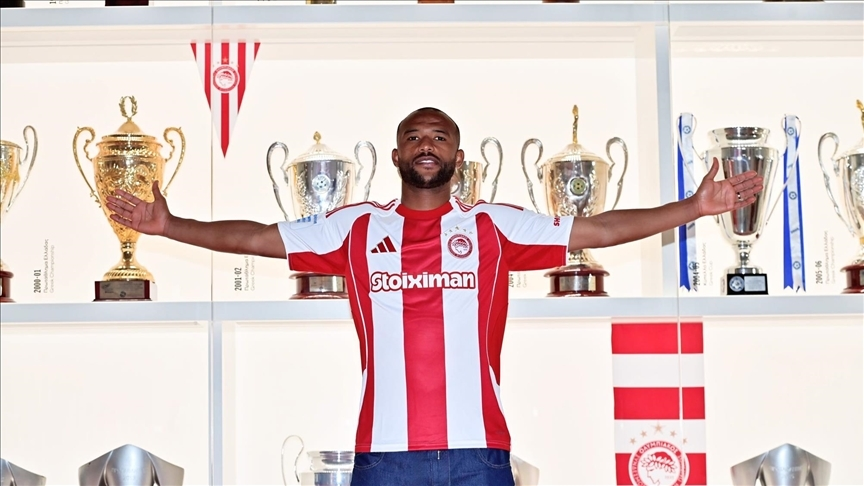 أولمبياكوس اليوناني يعلن تجديد عقد أيوب الكعبي 