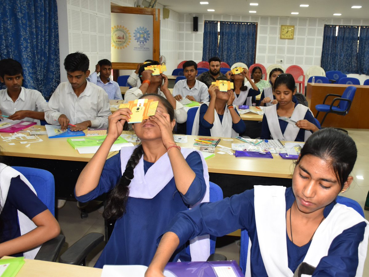 CIMFR_CSIR's tweet image. CSIR-CIMFR organized a one-day program on “Foldscope Microscope” Under CSIR-JIGYASA on 13 March 2026 at Barwa Road Campus, Dhanbad, for 28 students along with 2 teachers from Sanskriti Vidya Mandir High School, Digwadih.

#Foldscope #ScienceEducation #HandsOnLearning