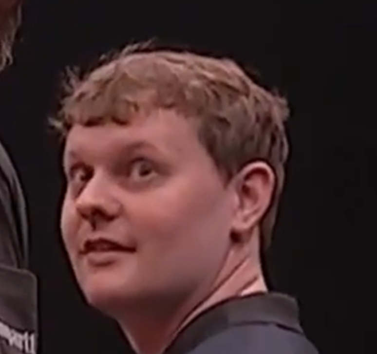 Live Darts tweet media