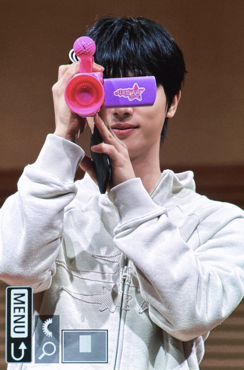 260313 #강현

깡피디➰
웃기게 위브들이 카메라 저렇게 하고 입만 웃는다고 그런다