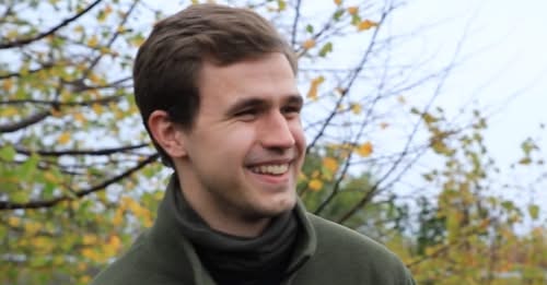 pogrebeckij's tweet photo. На війні проти Російської Федерації загинув старший лейтенант Микита “Дос” Доценко – начальник зв’язку 4-го механізованого батальйону 138-го центру спеціального призначення. Йому було 24 роки.
Микита – уродженець Дніпра. Він єдиний син генерала Данила Доценка, колишнього начальника Департаменту захисту національної державності Служби безпеки України.
“Дос” у цивільному житті був розробником програмного забезпечення. До війська добровільно долучився восени 2024 року, у віці 22 років.
Став командиром у 23 роки, обійнявши посаду начальника зв’язку механізованого батальйону.
“Дос” загинув поблизу Куп’янська Харківської області внаслідок удару ворожої керованої авіабомби.
12 березня у Свято-Преображенському соборі в Києві відбулося прощання з воїном.
