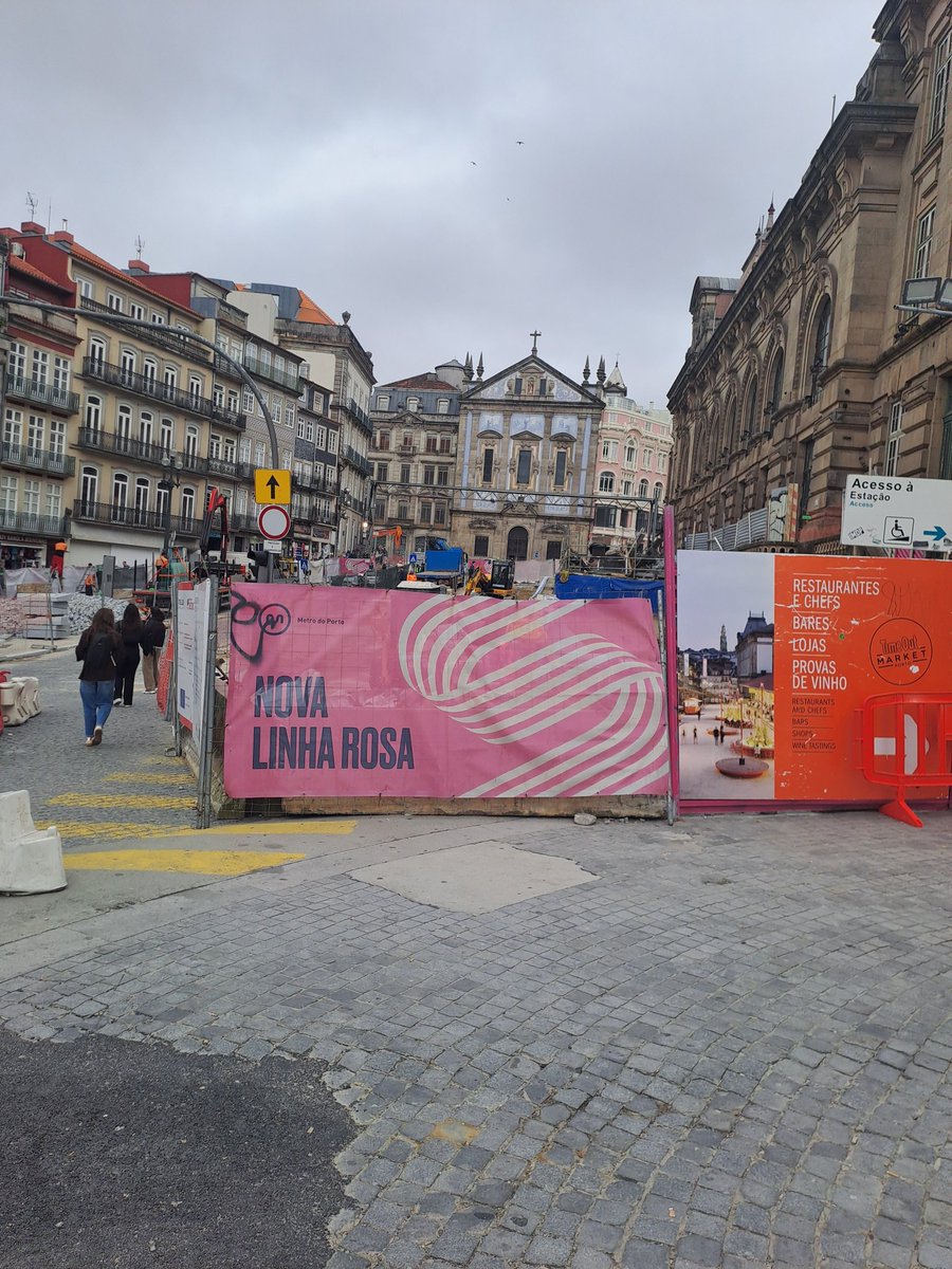 Quando é que esta palhaçada das obras da Linha Rosa vai acabar? Já são anos a andar pelo centro da cidade sempre com isto. Fartinho