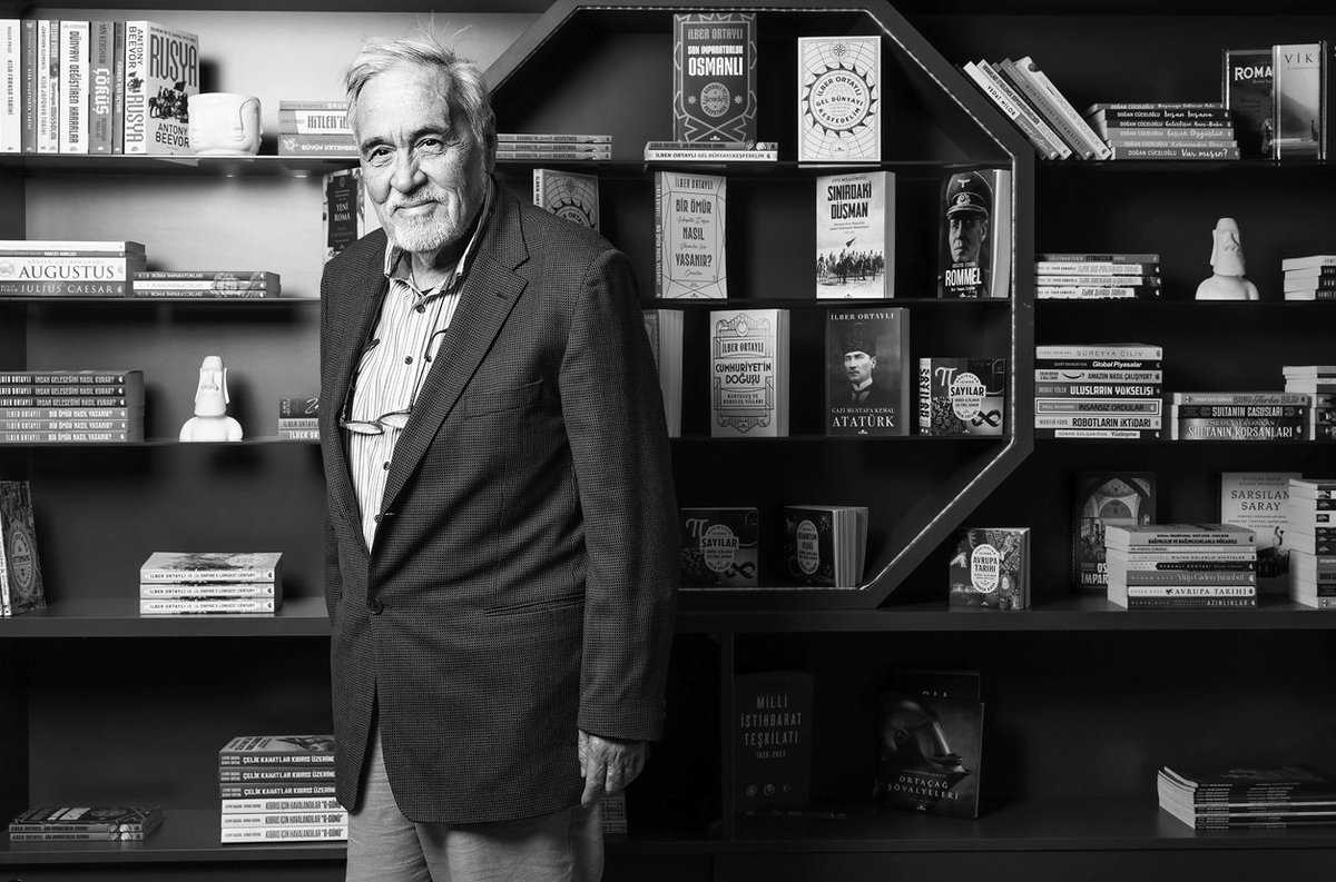 Bir süredir tedavisi devam eden İlber Ortaylı Hoca 78 yaşında hayatını kaybetti. Dokunduğu hayatlardan, bize merak ettirdiklerinden ve her evin konuğu olduğundan ötürü kendisine minnettarız. Allah rahmet eylesin, mekanı cennet makamı âli olsun inşallah.