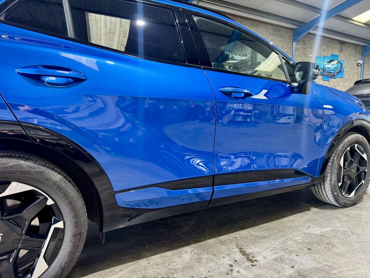 lsj_info's tweet photo. Before and after of a Kia Sportage o/s doors that were dented with a scratch down them both. #kia #kiasportage #blue #carbodyrepair #doorrepair https://t.co/sKms0SiBVm