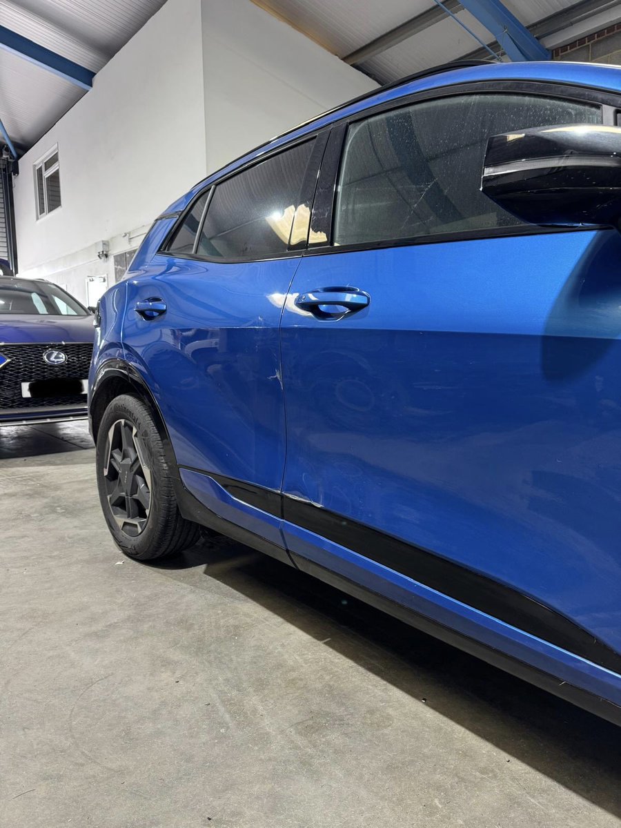 lsj_info's tweet photo. Before and after of a Kia Sportage o/s doors that were dented with a scratch down them both. #kia #kiasportage #blue #carbodyrepair #doorrepair https://t.co/sKms0SiBVm
