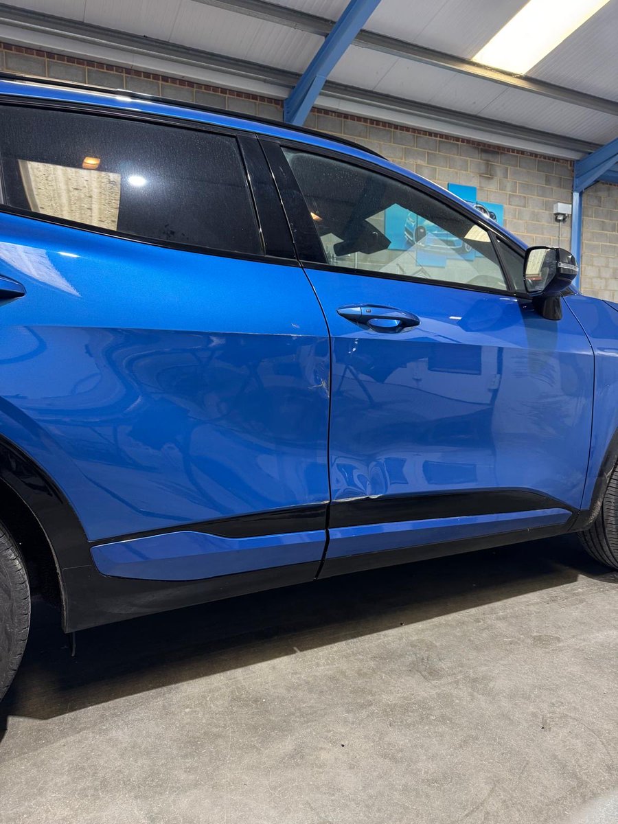 lsj_info's tweet photo. Before and after of a Kia Sportage o/s doors that were dented with a scratch down them both. #kia #kiasportage #blue #carbodyrepair #doorrepair https://t.co/sKms0SiBVm