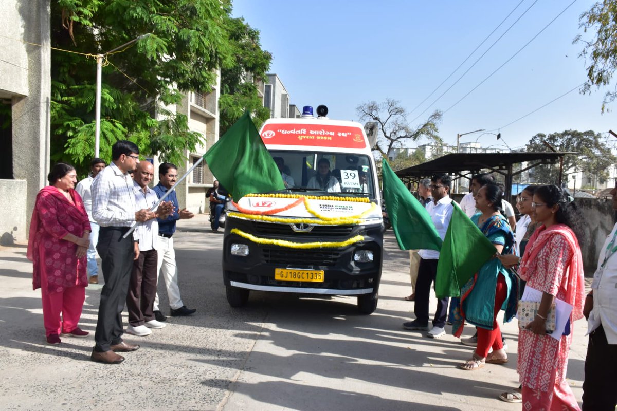 આજરોજ જિલ્લા પંચાયત પાટણ ખાતેથી 'ધન્વન્તરી આરોગ્ય રથ' ને લીલી ઝંડી બતાવી પ્રસ્થાન કરાવ્યું. 
ગુજરાત મકાન અને અન્ય બાંધકામ શ્રમયોગી કલ્યાણ બોર્ડની આ યોજના હેઠળ જિલ્લાની બાંધકામ સાઈટ અને શ્રમિક વસાહતો પર જ શ્રમિક પરિવારોને પાયાની આરોગ્ય સુવિધાઓ મળી રહેશે.
