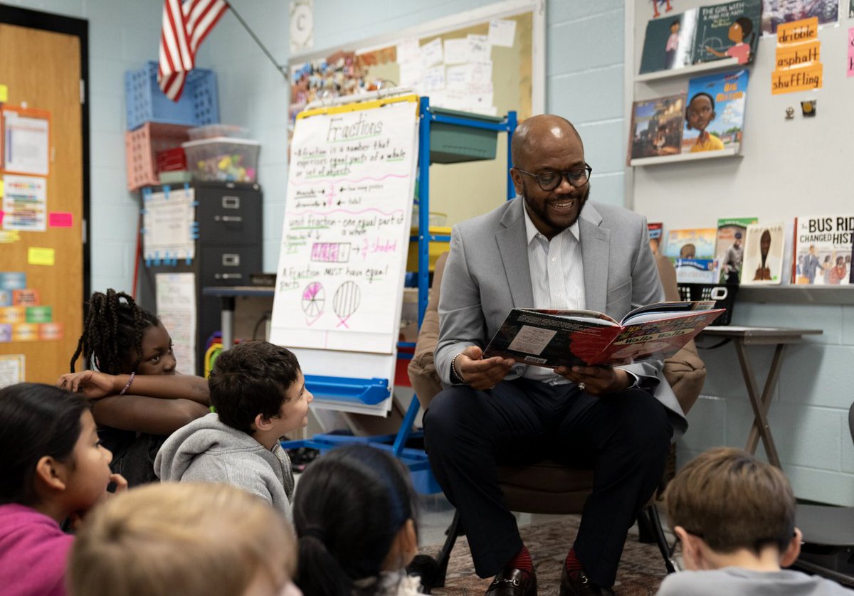 DA magazine tweet media