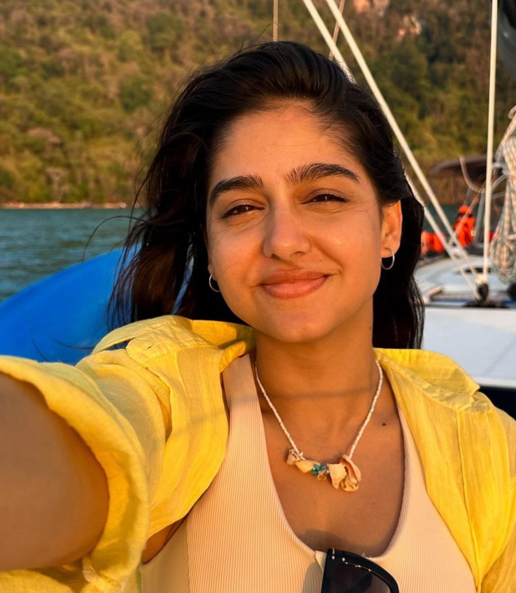 GetsCinema's tweet image. #AnaswaraRajan - ENJOYING HER VACATION TIME - After the Success of #WithLove Film.