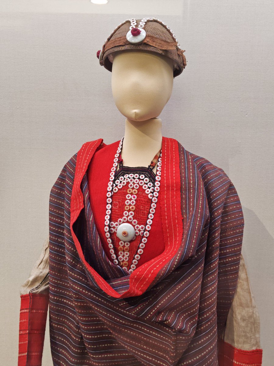 黒織部 tweet media