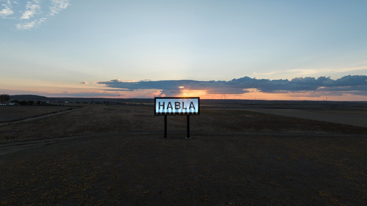 VinosHabla's tweet photo. Esta noche, nuestro cartel se apaga. 
Nos humamos a #lahoradelplaneta porque cuidar de nuestro entorno es la razón de ser de ser del alma de nuestros vinos. 
Hoy, entre las 20:30h y las 21:30h te invitamos a hacer lo mismo: baja las luces y disfruta del silencio de un #vinoHABLA https://t.co/uYhkvmmtru