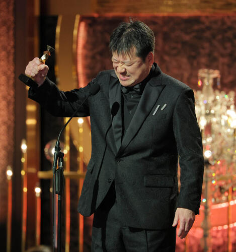 【日本アカデミー賞】佐藤二朗、『爆弾』で初の最優秀助演男優賞を受賞
news.livedoor.com/article/detail…

佐藤は「これ…こんなに泣くかな！いやぁ…泣くねぇ、これ。これは、泣くなぁ…」と口にして歓喜。『爆弾』に主演し、優秀主演男優賞を受賞した山田裕貴は「訳、分かんねぇ」ともらい泣きしていた。