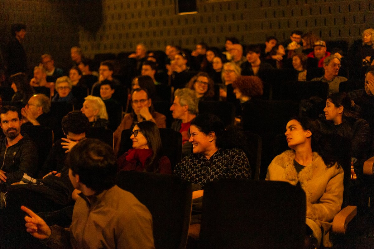 Americana_FF's tweet photo. Ahir, el muntador Tomás Baltazar va oferir un Q&amp;A al @ZumzeigCinema després de la projecció de #Nova78, on ha treballat amb més de 60 hores de metratge inèdit. A les 20h, última projecció del documental + Q&amp;A posterior a @Cinemes_Girona.

Info i entrades: https://t.co/Ov1lGwVDmT https://t.co/FvauFmVcBJ