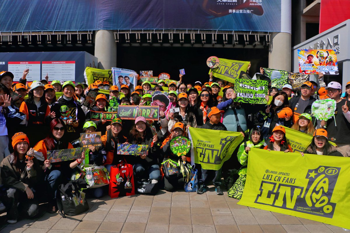 L4NDO_Updates's tweet photo. Sat. Group Photo Time: 13:10
Location: Platinum Grandstand Entrance A (under the big poster). Staff will be there with flags！

Attached are a few selected photos from today. We'll also continue capturing interesting OOTD tomorrow.
Looking forward to your joining！
#landonorris https://t.co/ymlEA6UsBm