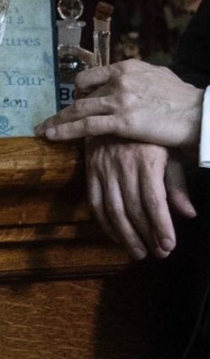 I’m so in love with mggs hands its not even funny