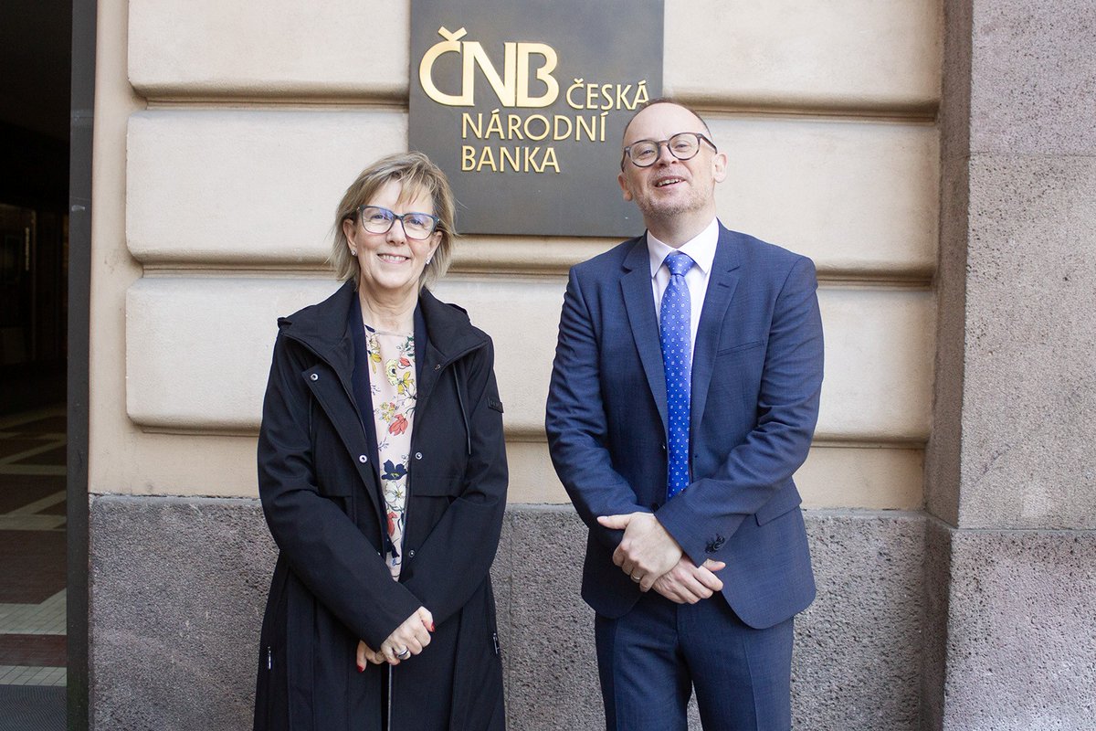 Česká národní banka tweet media