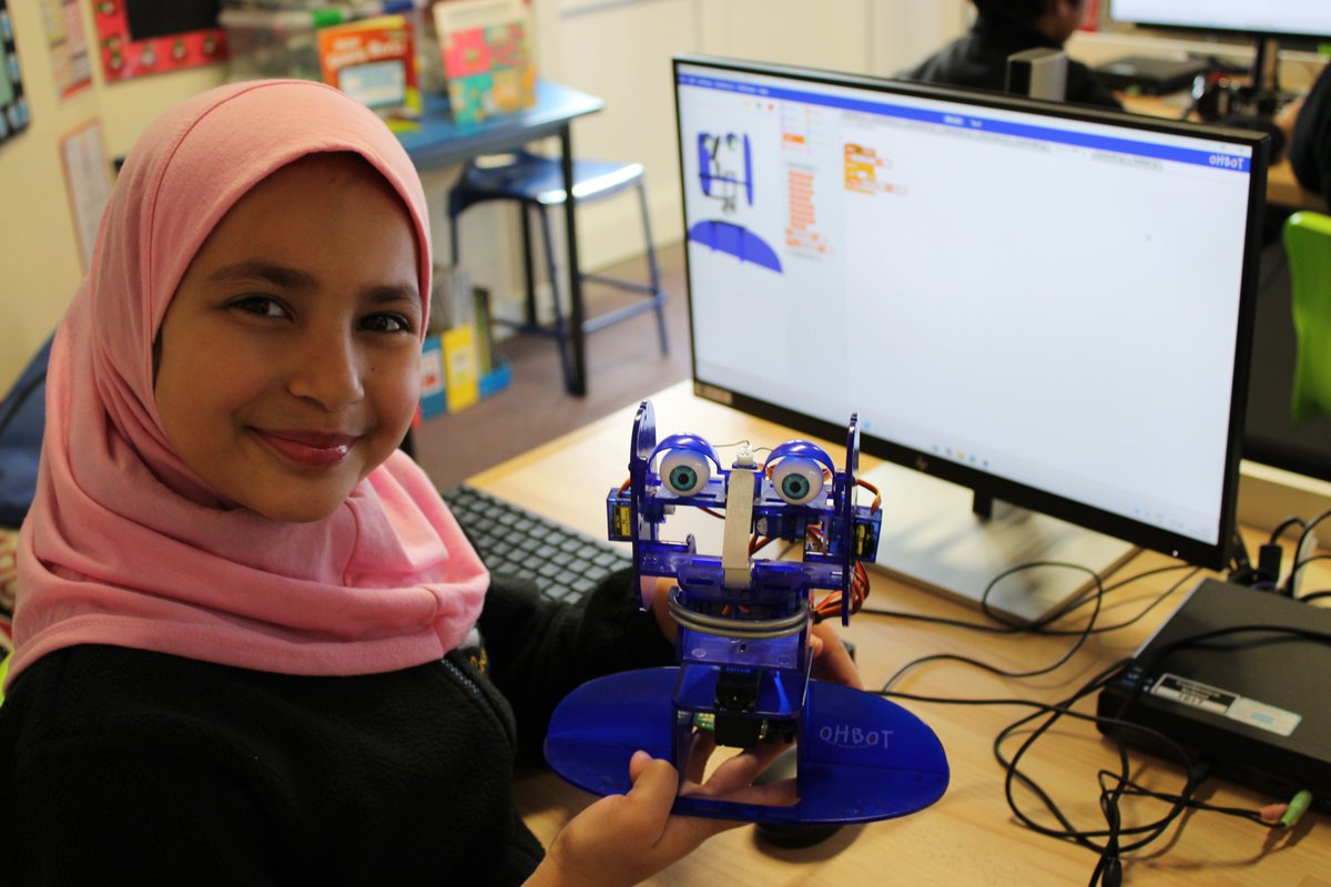 Mrs Harris tweet media