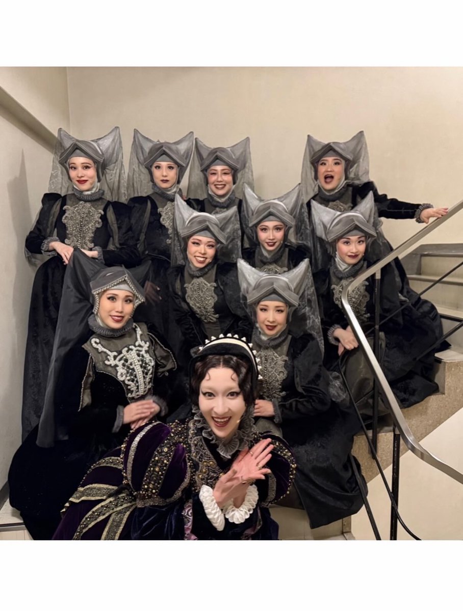 #レイディベス　東京公演、私は残り10回となりました👑
いつもメアリーの側に居てくれる心強い皆さん🔥
毎回違うメアリーを感じてくださり
会話はしなくとも
空気感でみんなを感じるのが楽しいです🥺
プロフェッショナルな皆さんと
一緒にフィーバーできて感謝です😍
明日からもよろしくお願いします🙇