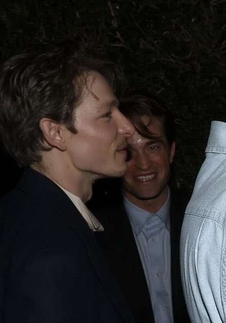 mikefaistfiles's tweet photo. Mike Faist and Robert Pattinson attended Dior’s Oscars Dinner https://t.co/Xzf2ycGvoN