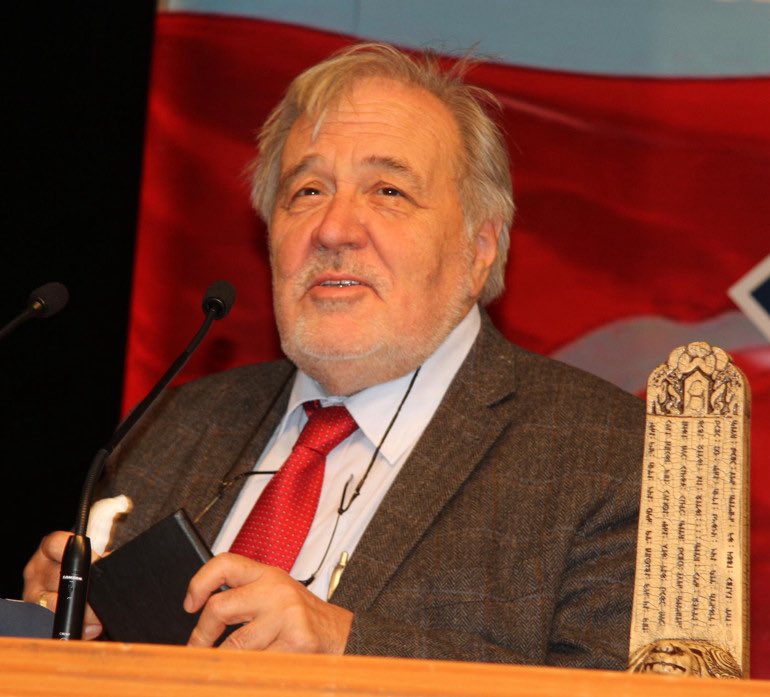 "Alimin ölümü, alemin ölümüdür."

Ömrünü tarihe, kültüre, bilime adayan İlber Ortaylı hocamızı kaybettik. Türk milleti büyük bir alimini, yüreği memleket ve millet için atan kıymetli bir evladını kaybetti.

Mekanı cennet, ruhu şad olsun.