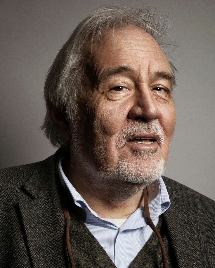 İlber Ortaylı Hoca vefat etti. Allah rahmet eylesin; geride çok büyük bir miras bırakıp gitti.

Bazıları ölmemek üzere bıraktığı eserlerle yaşamaya hep devam edecek.

İlber Hoca onlardan biri olarak hafızalarımızda uzun süre yaşıyor olacak.

Bize bıraktığın çalışmalar için