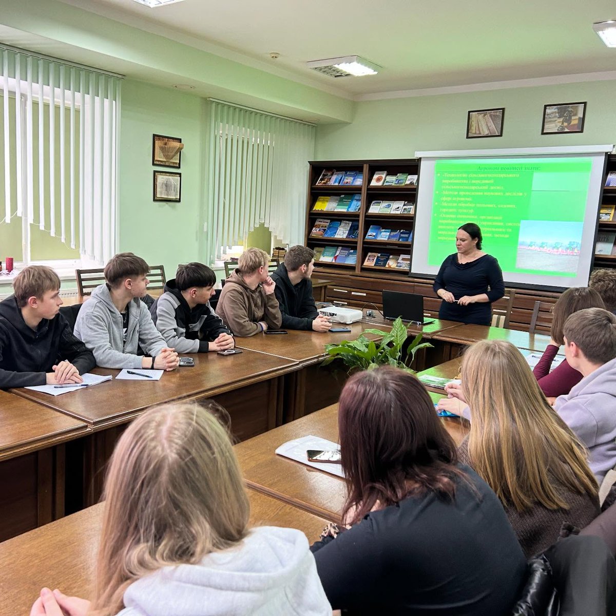 Бібліотека ім. Л. Каніщенка ЗУНУ tweet media