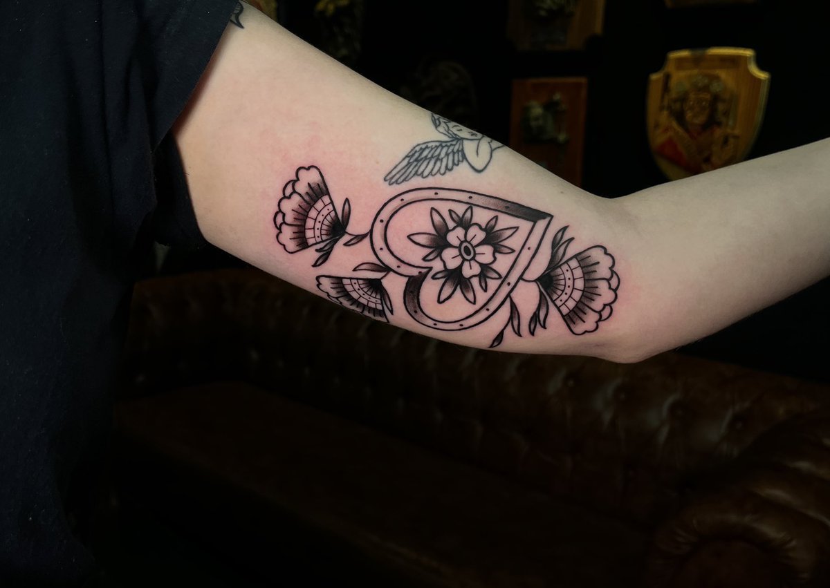 quetriztezadeus's tweet photo. Ontem foi dia de tatuar mutuals @samputoo @amandbauret https://t.co/v4D5BCjLjW
