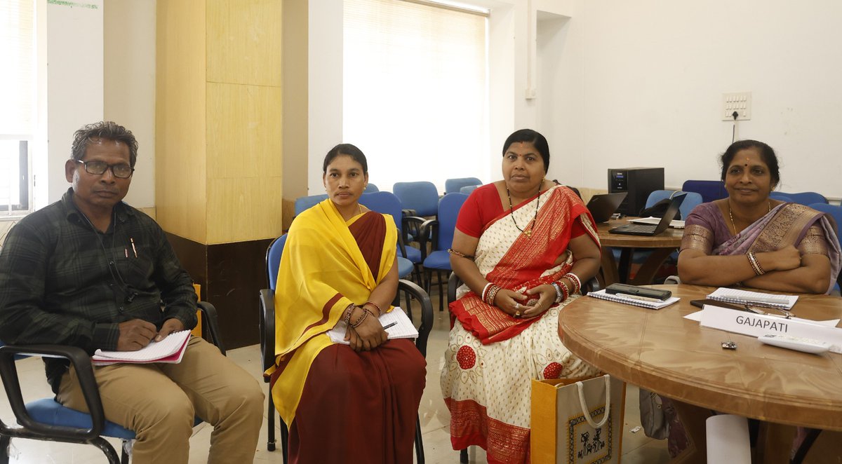 WCDOdisha's tweet image. ଏହି ଅଭିଯାନ ପିଲାମାନଙ୍କ ପାଠ ପଢିବା ଆଗ୍ରହକୁ ମଜବୁତ କରିବା ସହ ତାଙ୍କ ଭବିଷ୍ୟତକୁ ଆହୁରି ଉଜ୍ଜ୍ୱଳ କରିବାରେ ସହାୟକ ହେବ । 

#MotherTongueEducation #EarlyChildhoodEducation #ECCE #LanguageAndLearning #EducationForAll