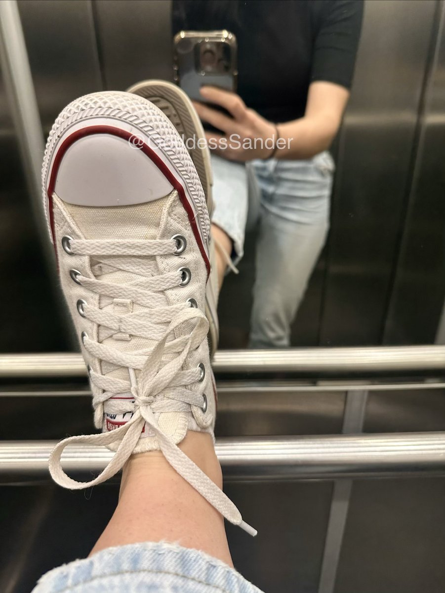 GoddessSander's tweet image. Liż 👅
Wąchaj 👃
Wyczyść 🙇
Którą opcję wybierasz?😈
#elevator #sole #sock #converse 
@rt_feet